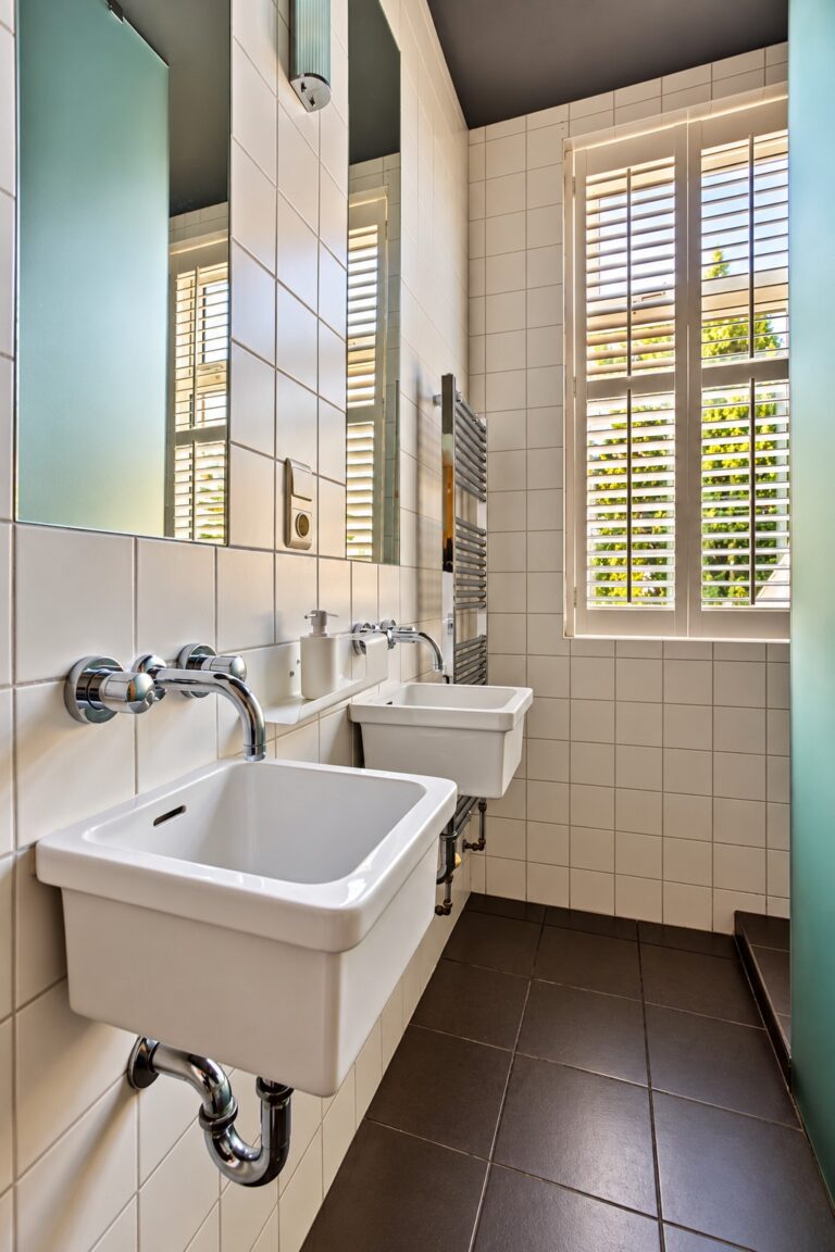 Tussenwoning te koop: Rijn en Schiekade 47, Leiden
